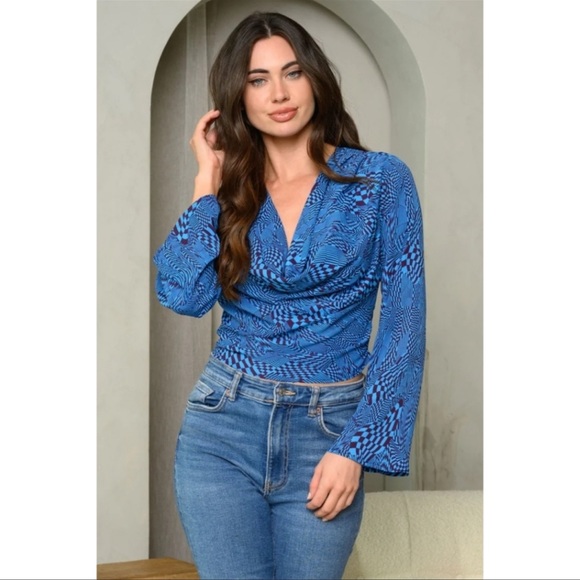 HYFVE- Cropped, Western, Chic Blouse in a Cool Blue abstract print - S, M, L - Picture 2 of 8